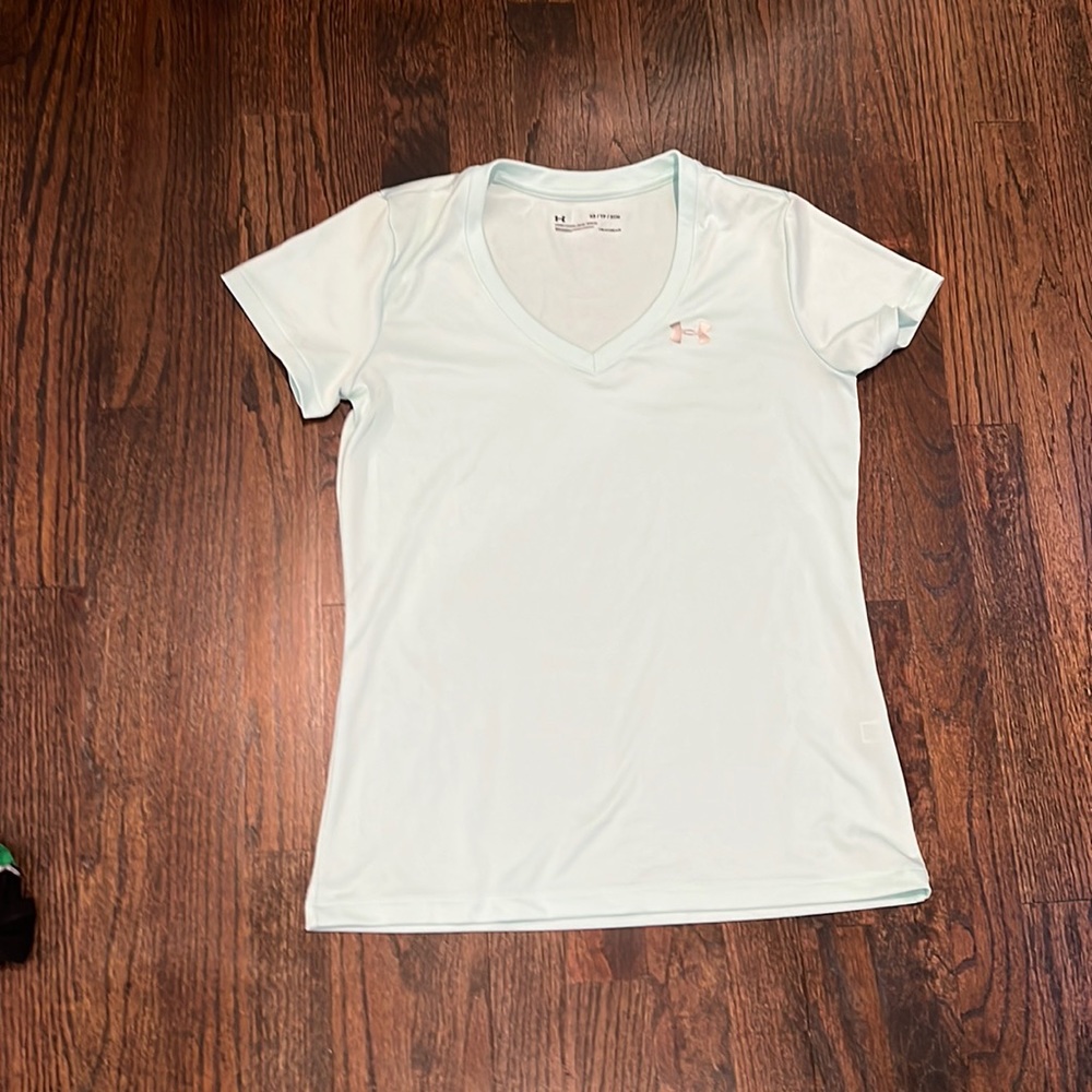 Under Armour V neck tshirt size XS